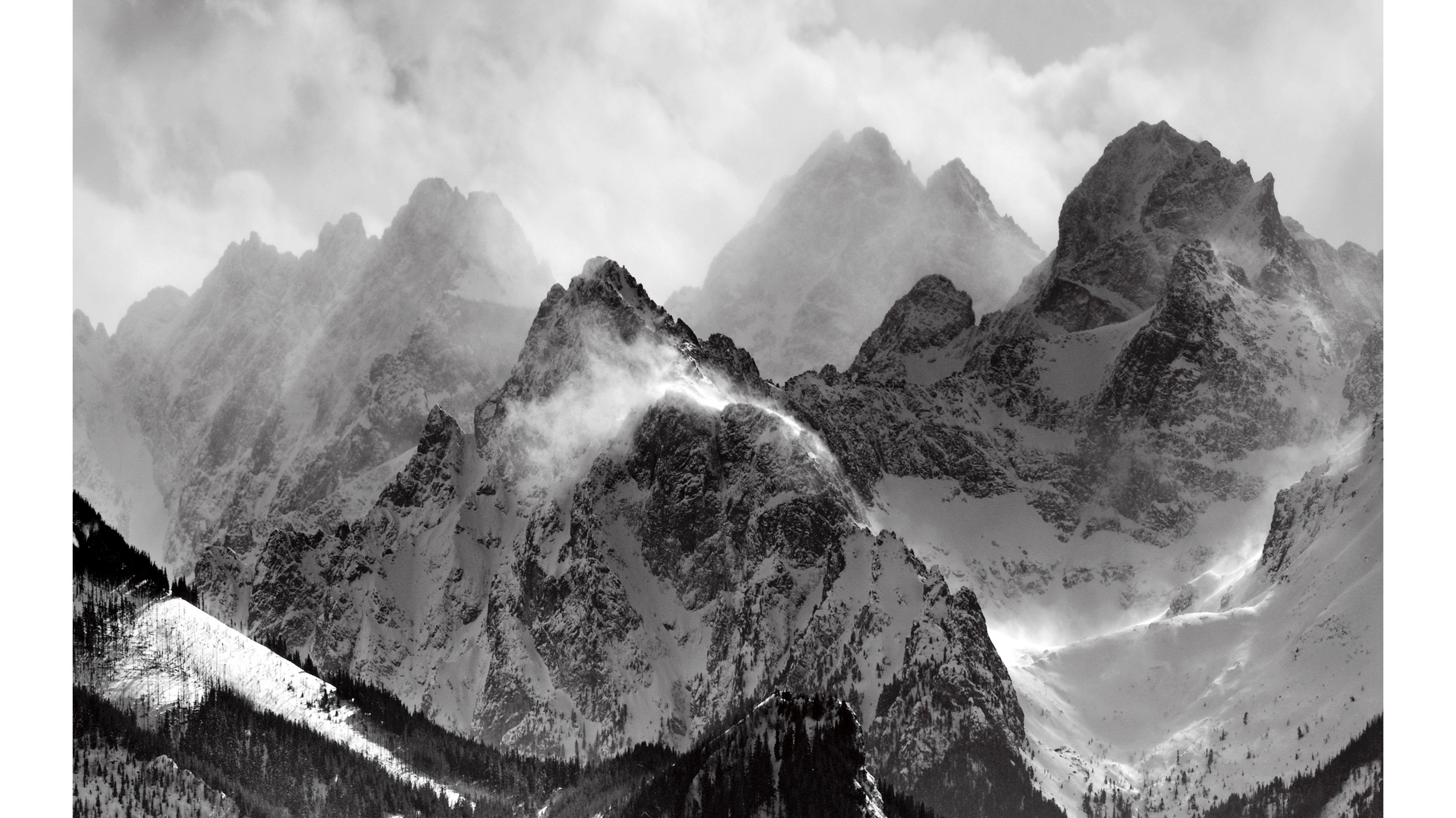 Black And White 4k Mountains Wallpaper 
 Data-src - Misty Mountain - HD Wallpaper 