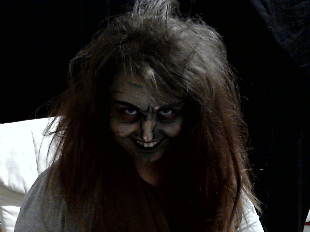 Real Life Ghost Stories That Would Give You Nightmares - Witch In White Saree - HD Wallpaper 