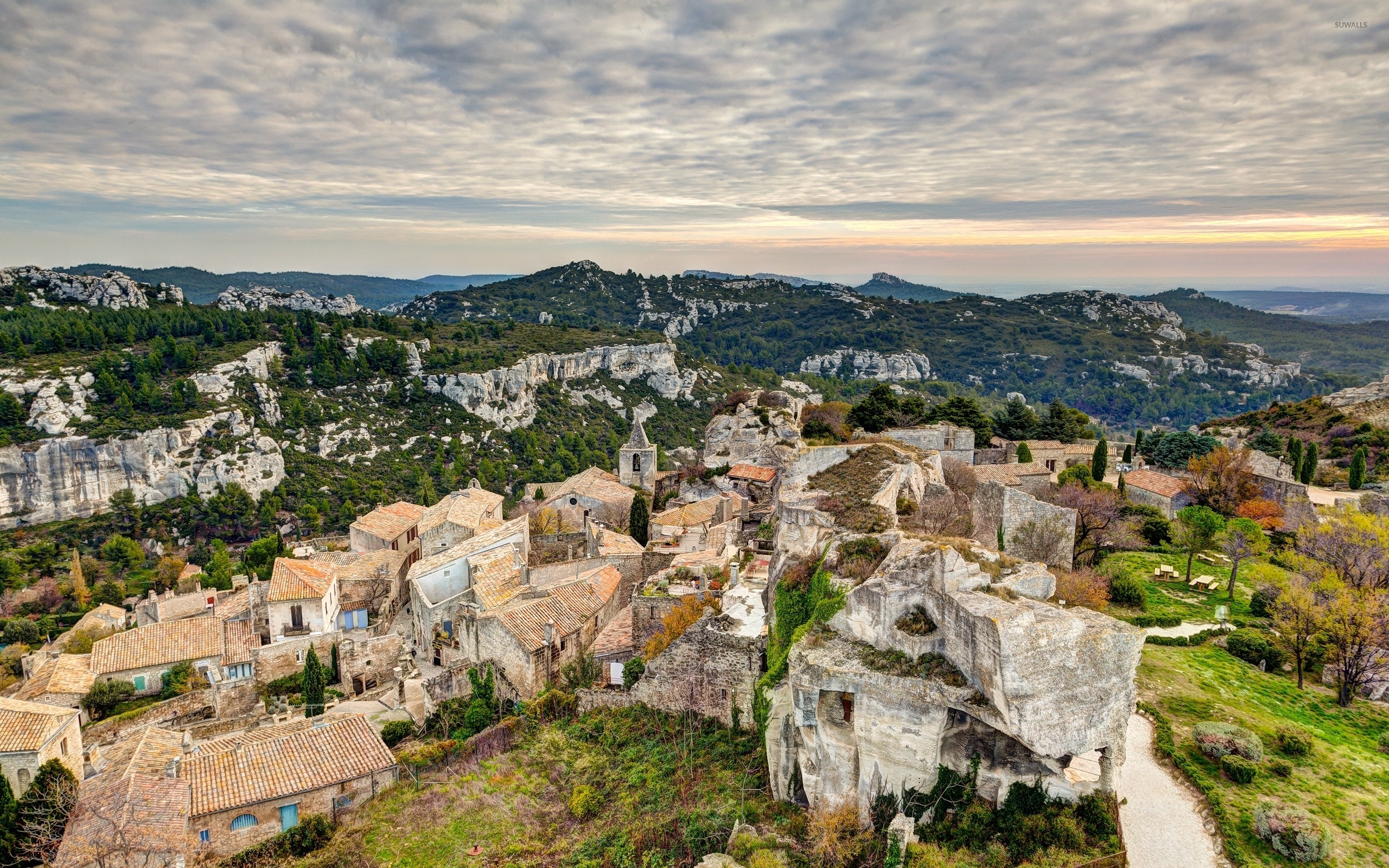2560x1600, Les Baux De Provence Wallpaper 
 Data Id - Aerial Photography - HD Wallpaper 