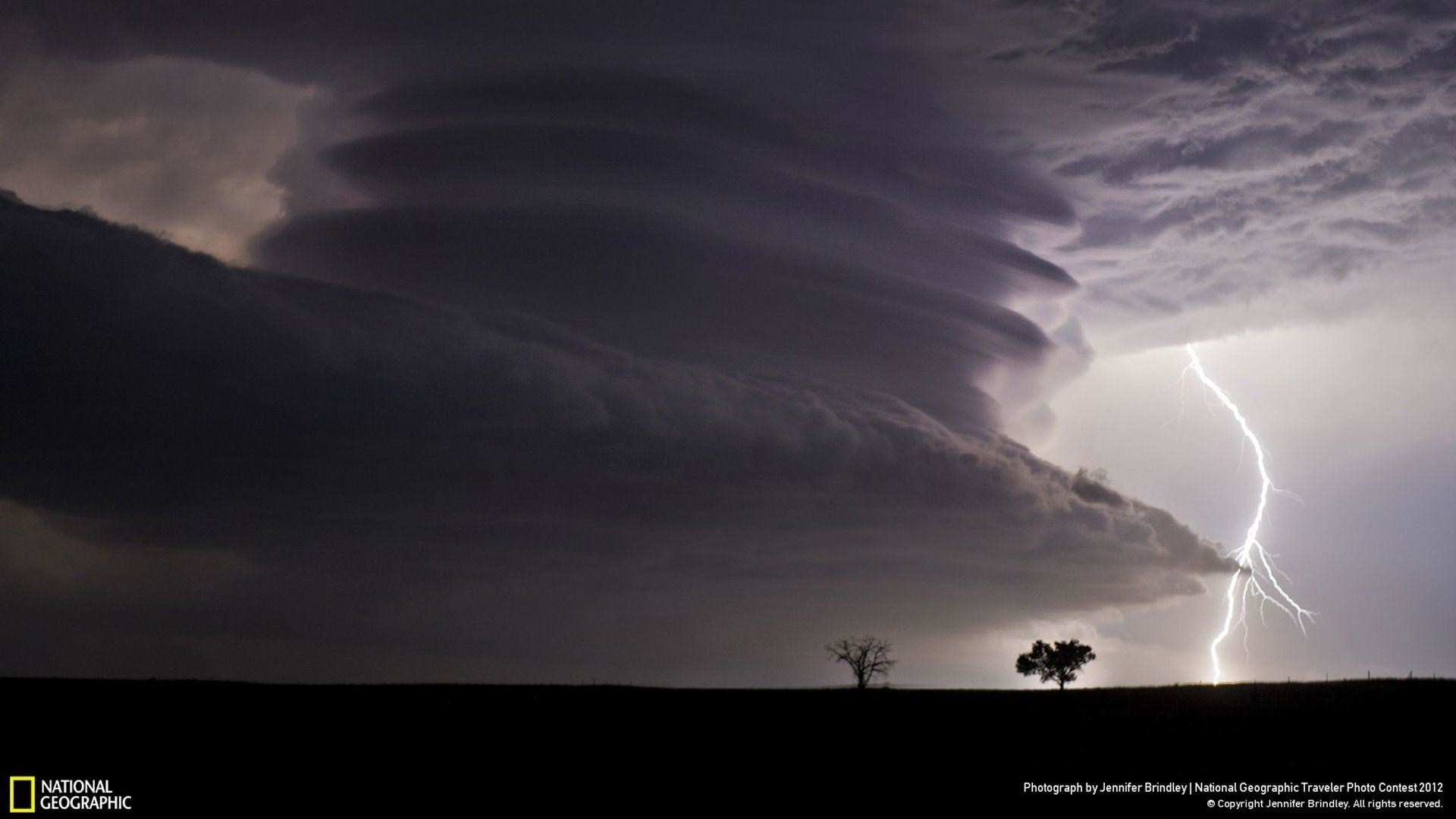 Stacked Supercell With Lightning National Geographic - Supercell Wallpaper Hd - HD Wallpaper 