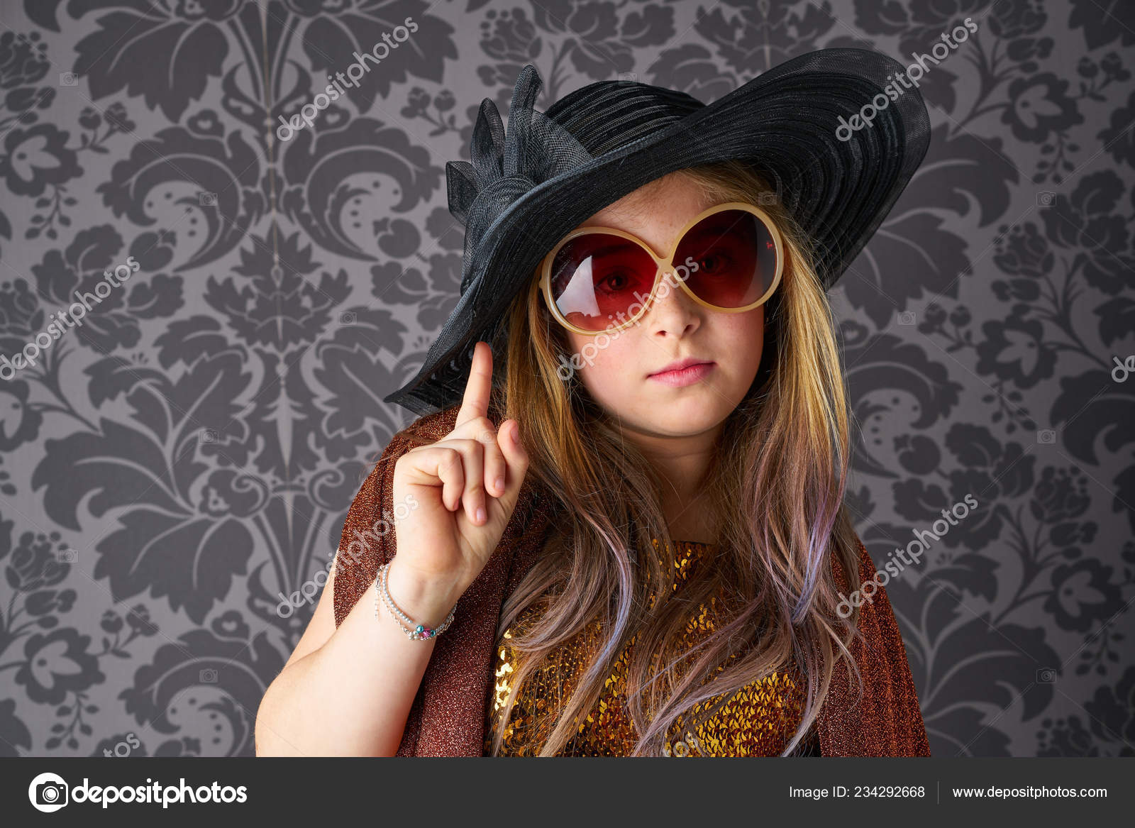 Pensive Funny - HD Wallpaper 