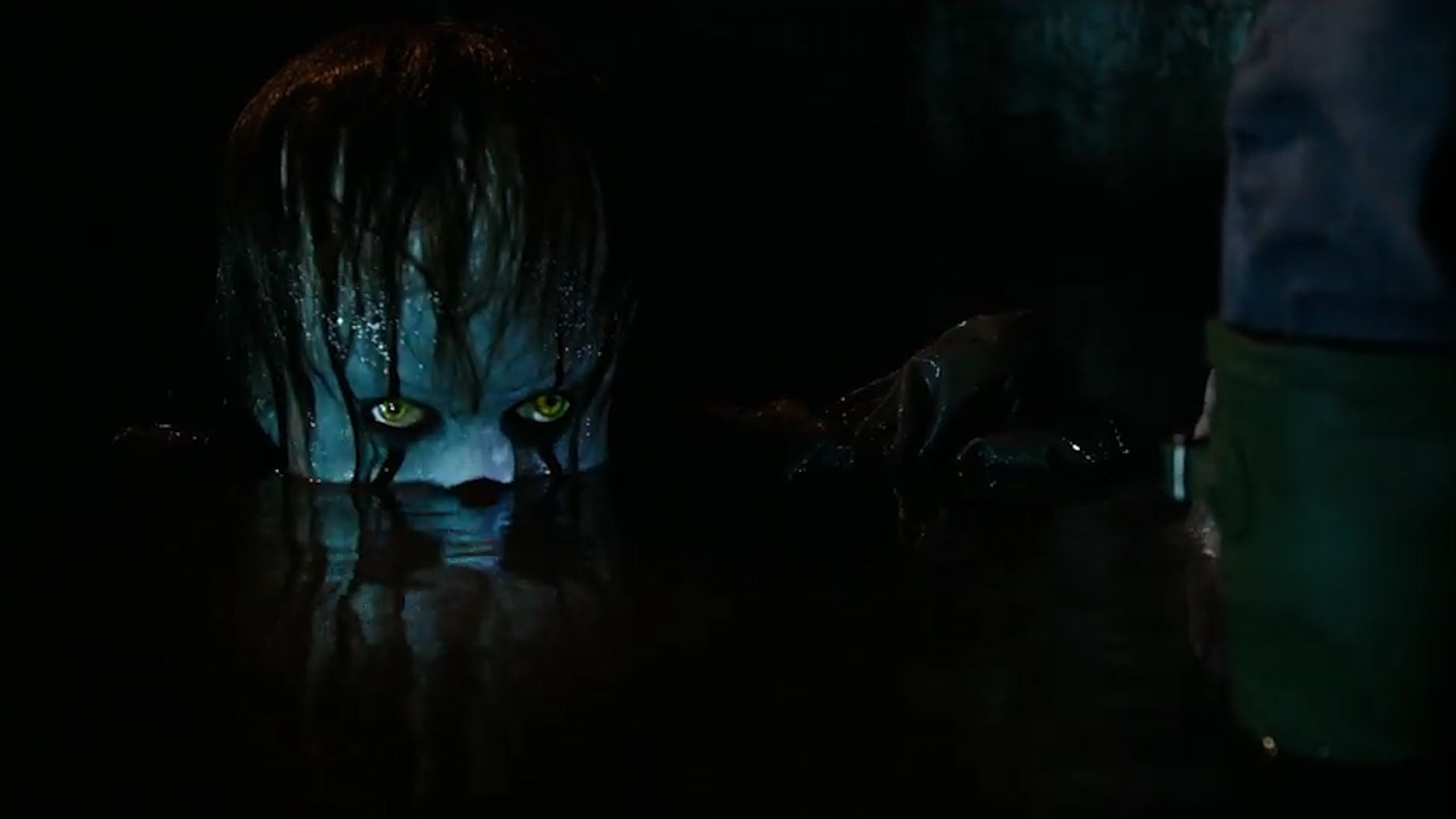 Pennywise Glowing Eyes - HD Wallpaper 