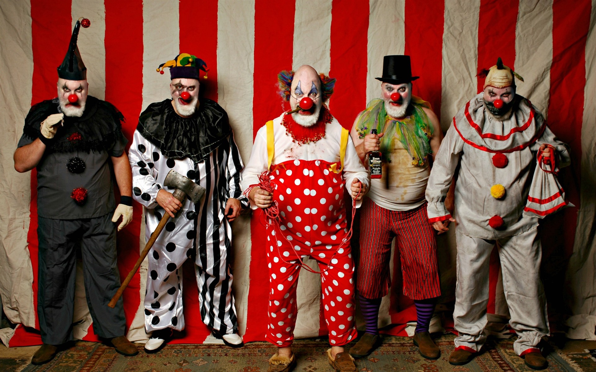 Wallpaper Five Clowns - Circus Clowns Background - HD Wallpaper 