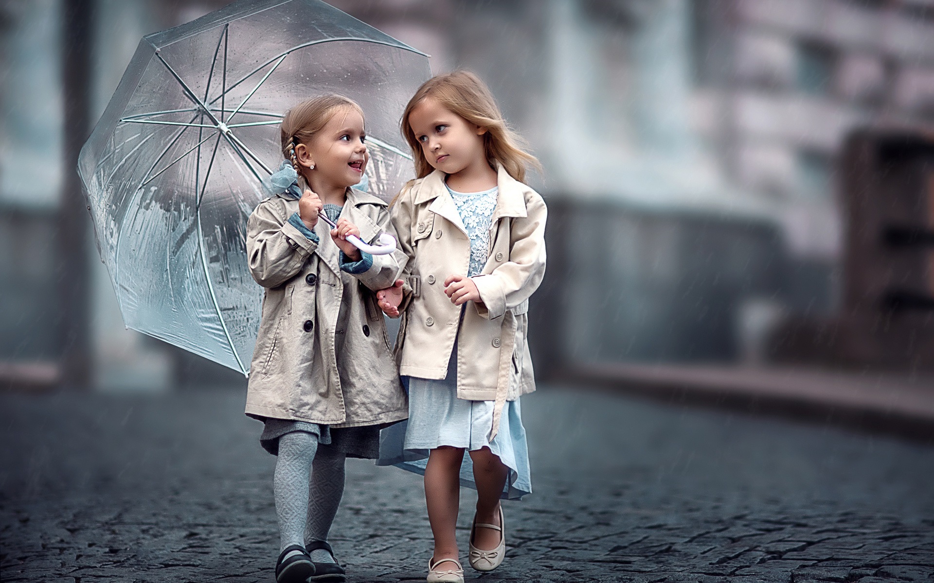 Wallpaper Two Little Girls, Friends, Umbrellar - Rain Little Girl Umbrella - HD Wallpaper 