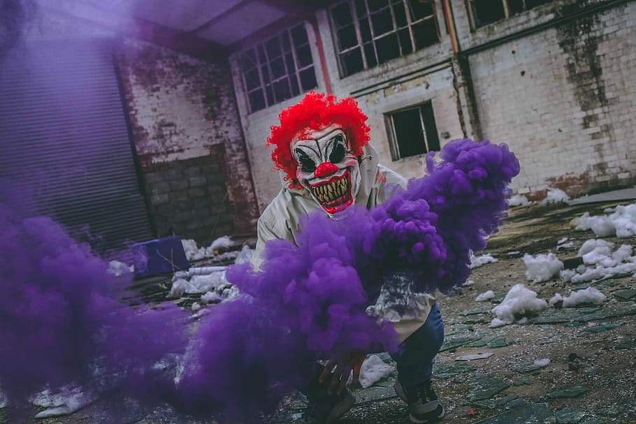 Clown Holding Purple Smoke Bomb In Ruined Building, - Clown Killer - HD Wallpaper 