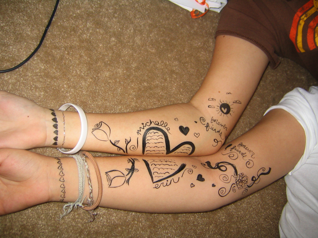 Funny Tattoos For Friends 26 Hd Wallpaper - Matching Couple Tattoos - HD Wallpaper 