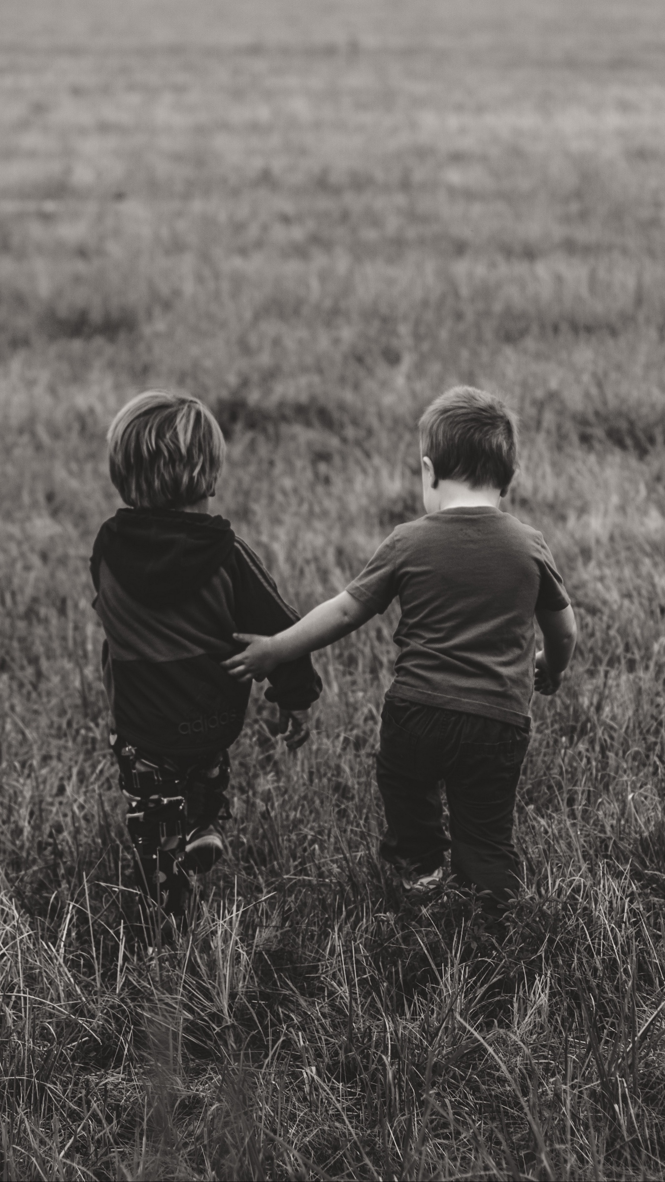 Wallpaper Children, Couple, Field, Walk, Friendship, - Helping Someone May Not Change The World - HD Wallpaper 
