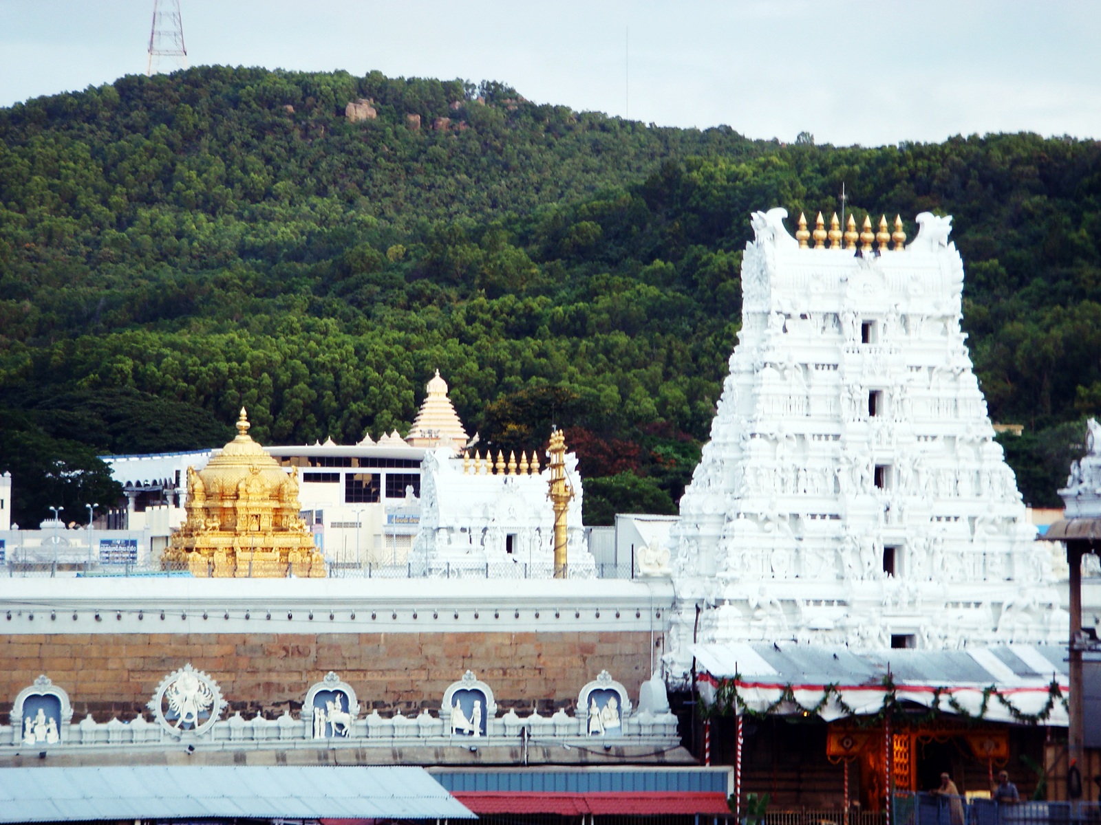 Tirupati Balaji Temple - Tirumala Venkateswara Temple - 1600x1200 Wallpaper Tirupati Balaji Temple - Tirumala Venkateswara Temple - 1600x1200 Wallpaper