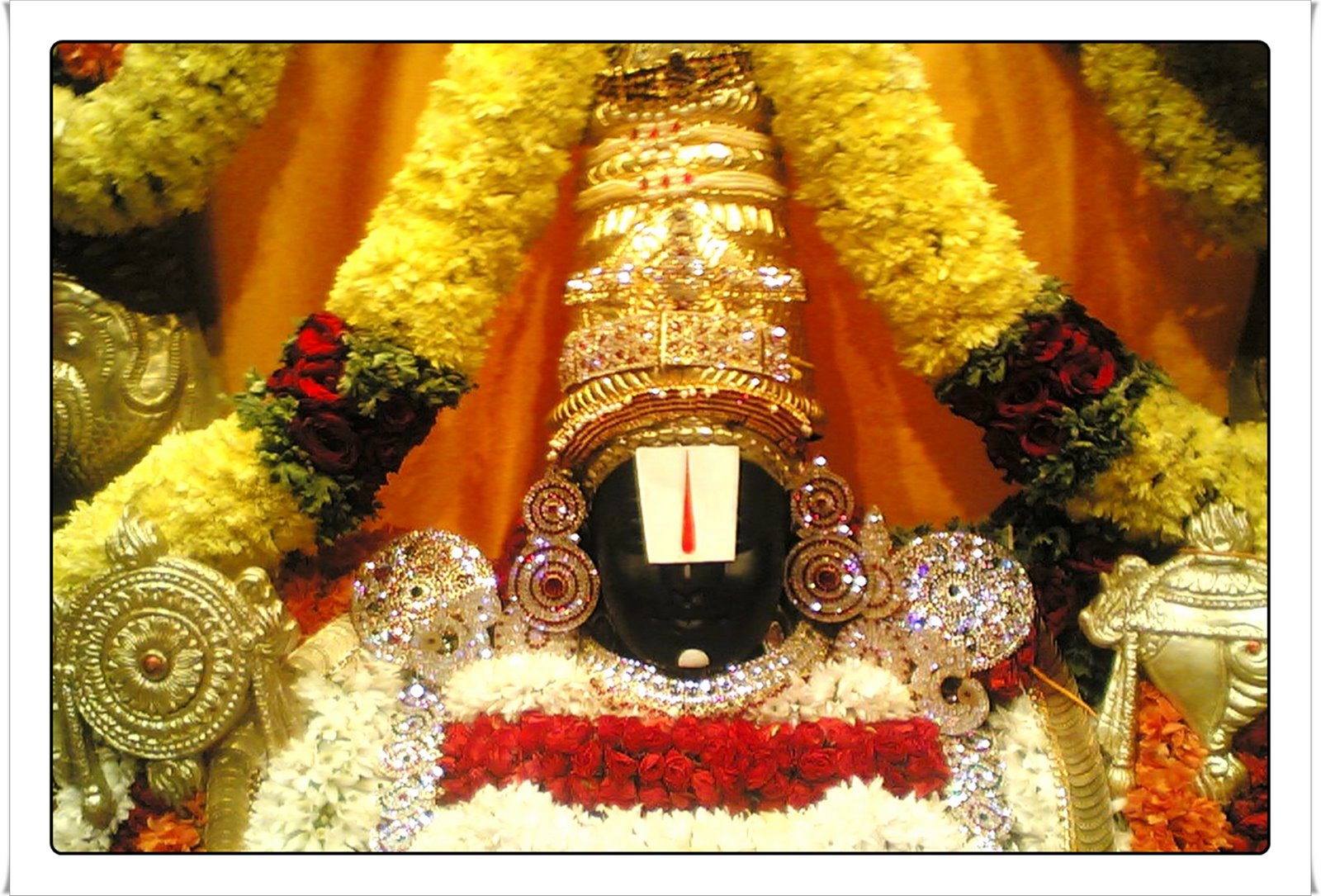 Guntur Brindavan Gardens Venkateswara Swamy Temple - HD Wallpaper 