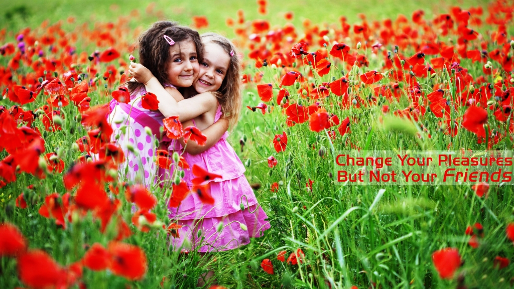 Friendship Day Hugging Wallpaper - Happy Hug Day Friends Quotes - HD Wallpaper 