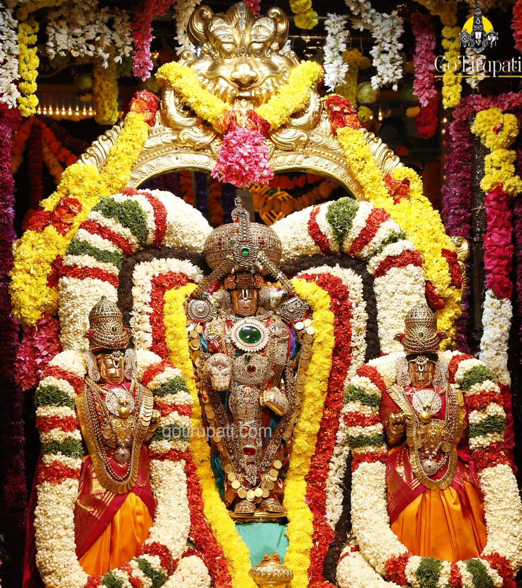 Bhudevi Sridevi With Lord Venkateswara Swamy - HD Wallpaper 