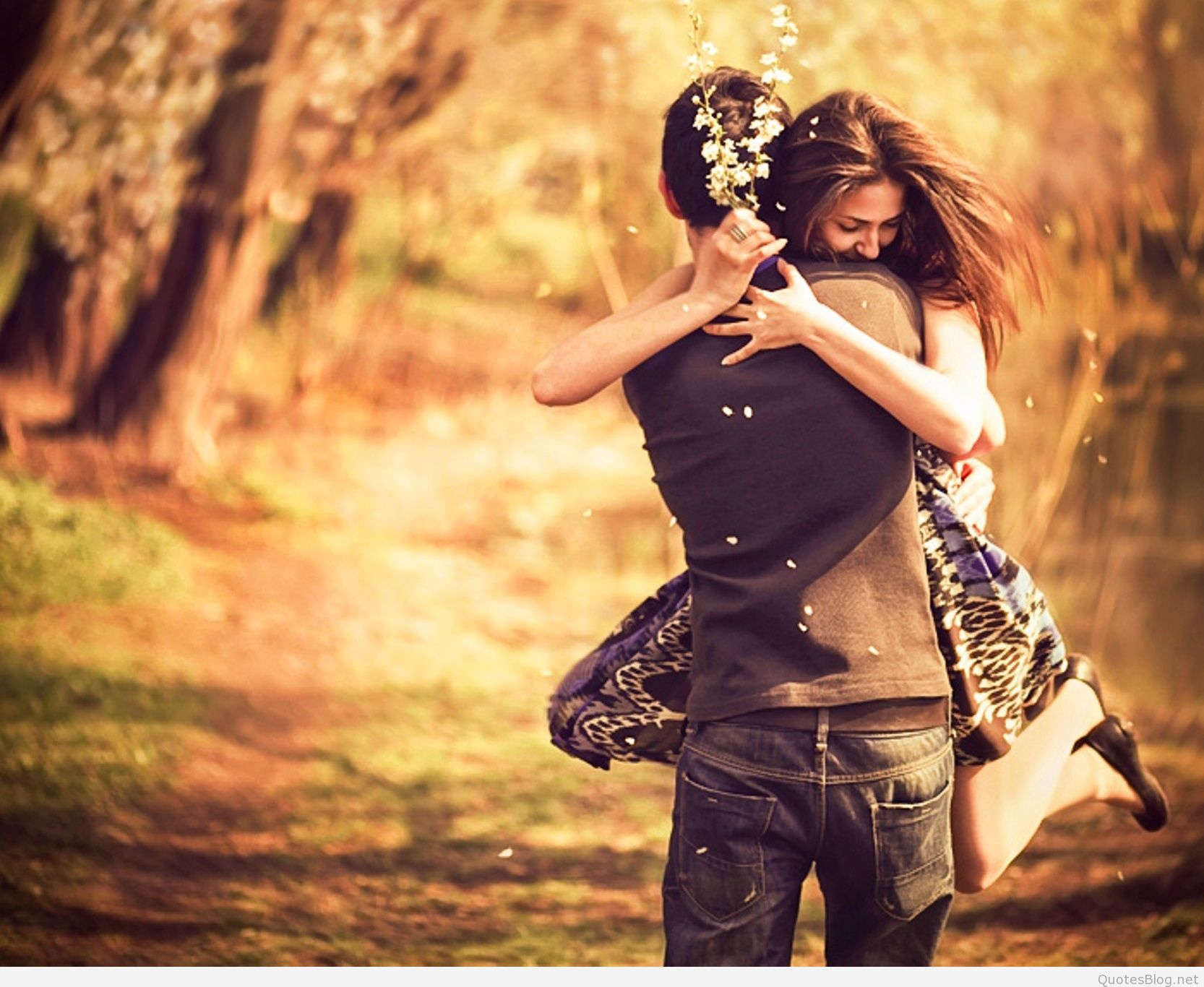 Love Hugs Wallpapers Hug Day Couple Wallpaper Hd - Love People - HD Wallpaper 