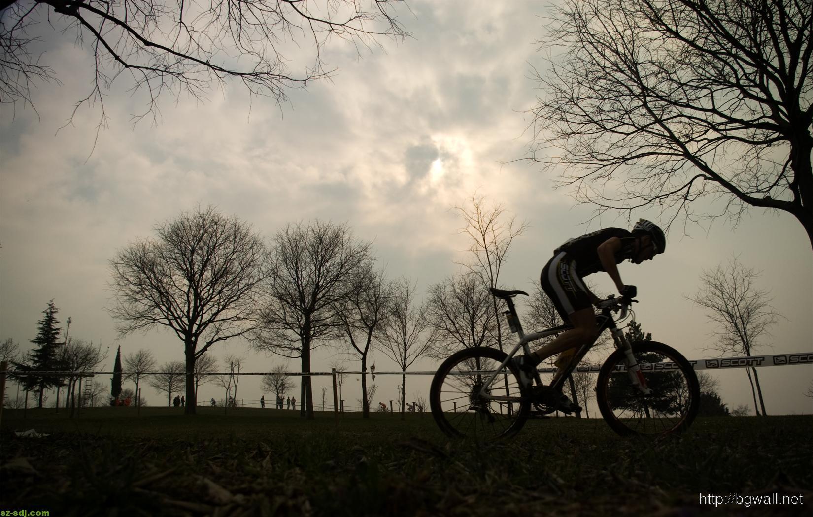 Cool Downhill Bicycle Wallpaper Widescreen Background - Bicycle - HD Wallpaper 