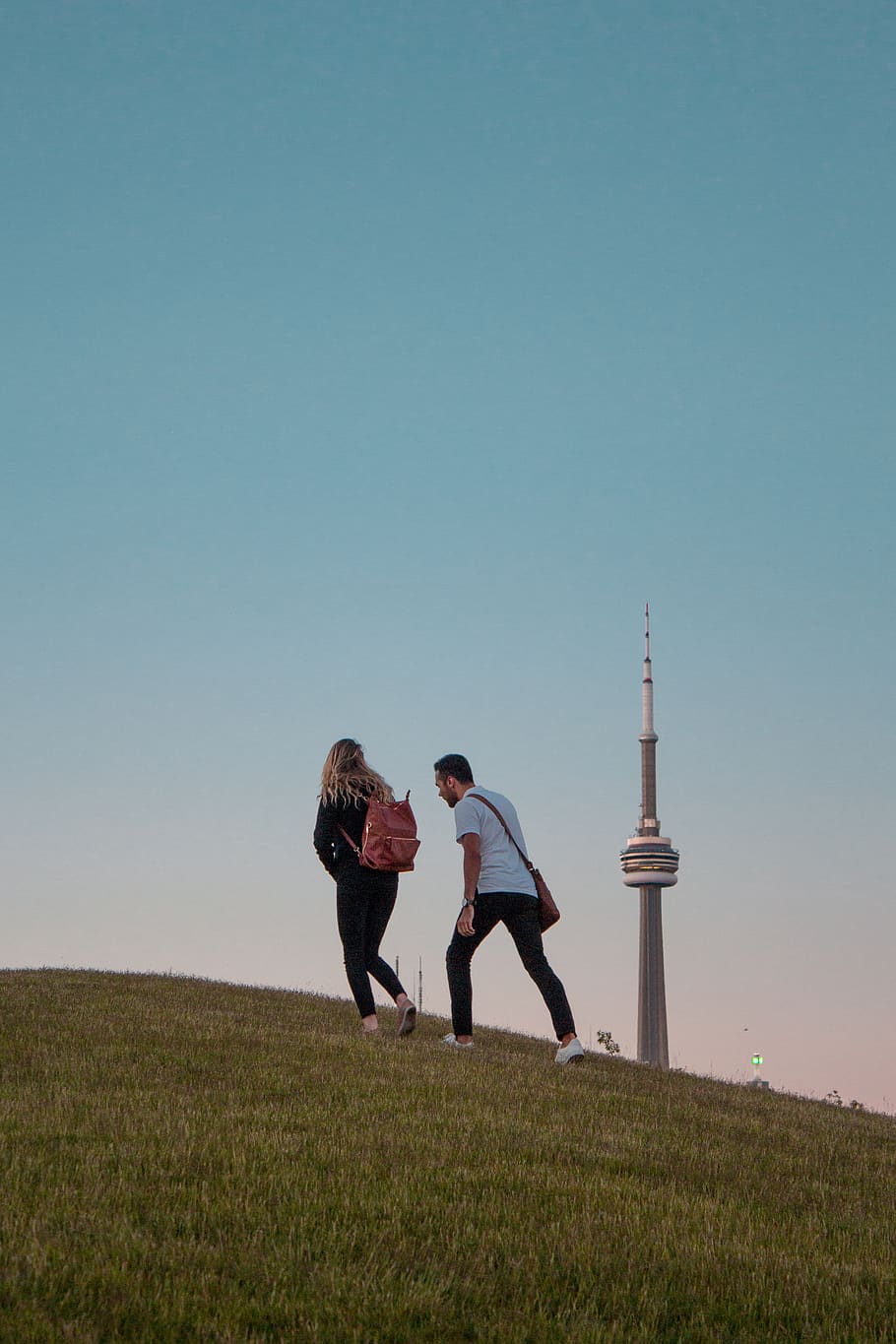 Couple, City, Love, Explore, Walk, Hike, Urban, Skyscraper, - HD Wallpaper 