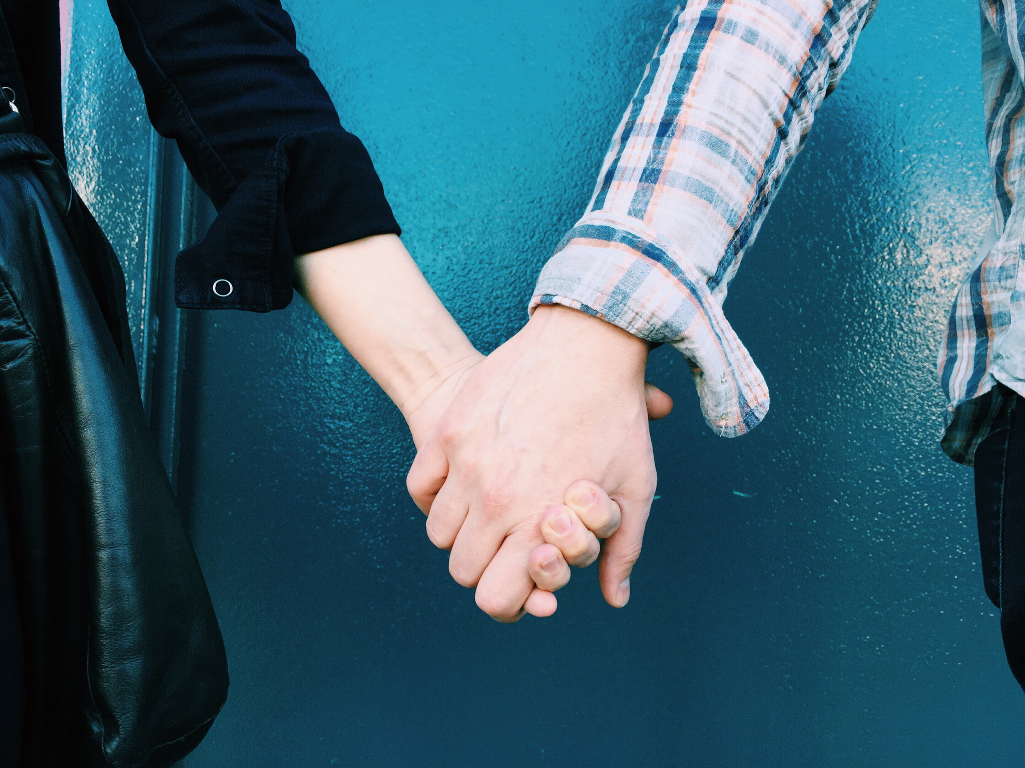 Katpage - Boyfriend Girlfriend Handshake - HD Wallpaper 