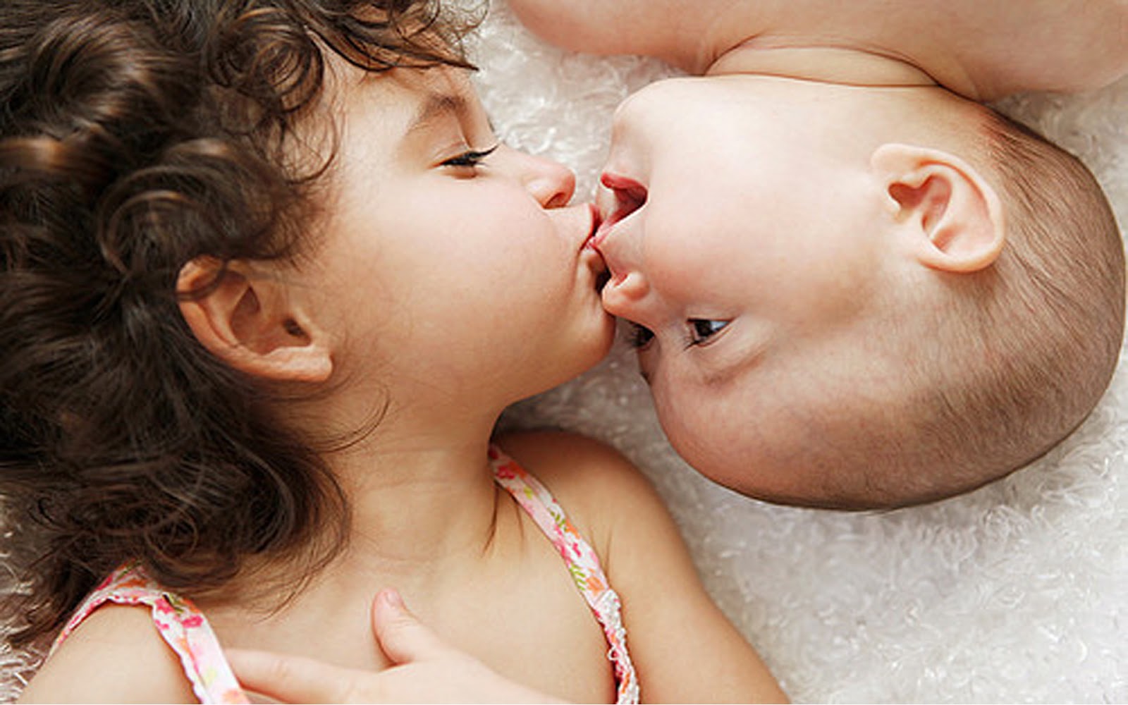 Romantic Kiss - Baby Lip Kiss Images Hd - HD Wallpaper 