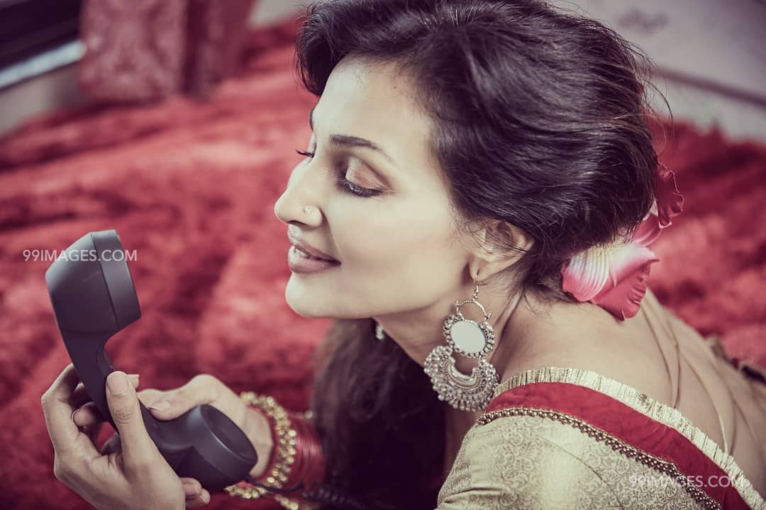 Flora Saini Beautiful Hd Photos & Mobile Wallpapers - HD Wallpaper 