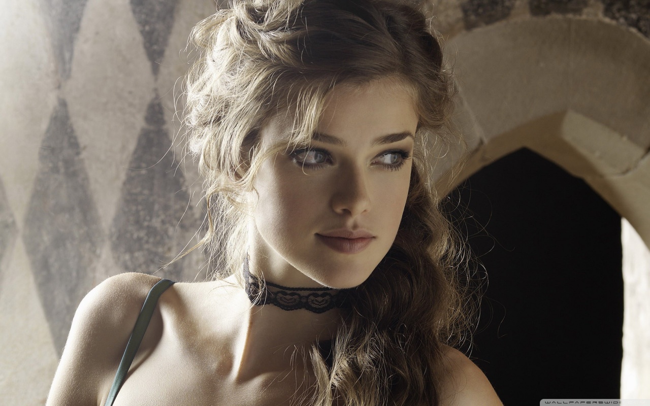 Julia Sanar - HD Wallpaper 