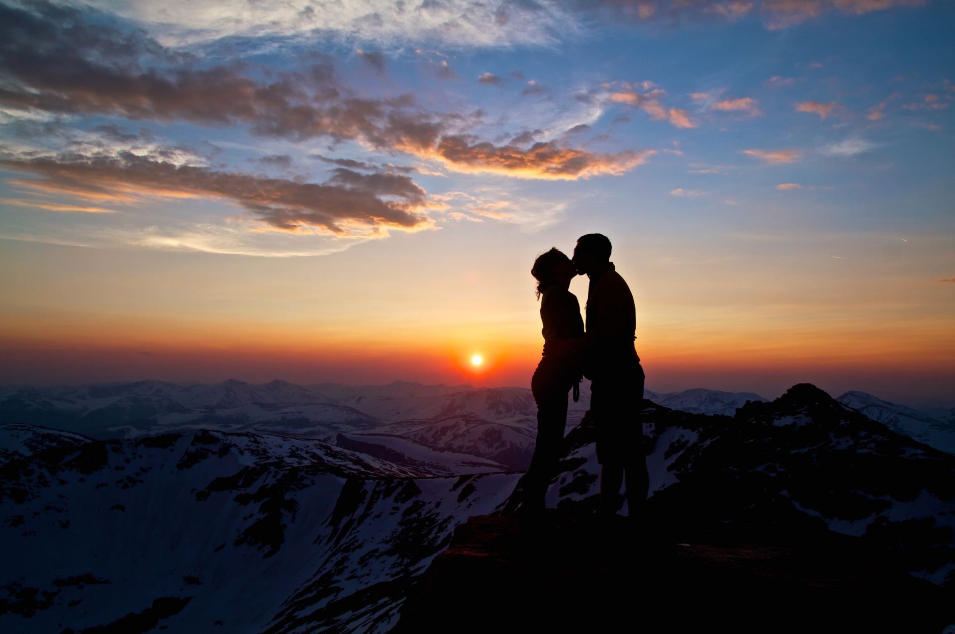 Couples Sunset Dawn Evening Mountain Sky Sun Dusk Landscape - Покорить Вершины - HD Wallpaper 
