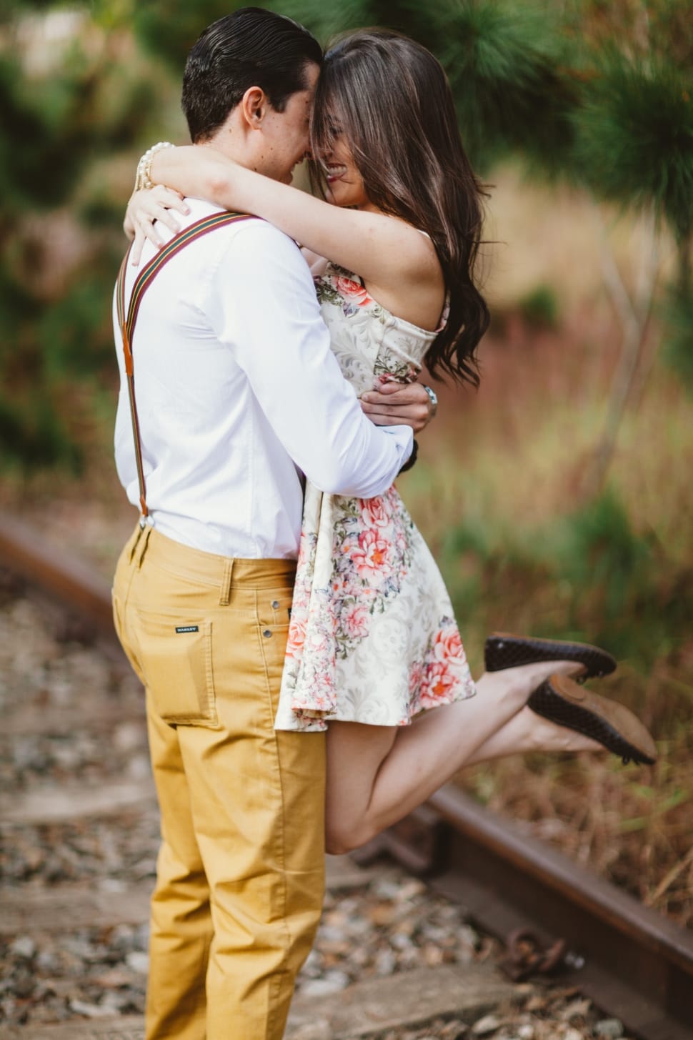 Man Hugging Her Girlfriend In Between Forest During - Rehearsal Dinner Snapchat Filter - HD Wallpaper 