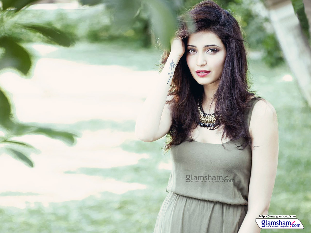 Hd Wallpapers Of Karishma Tanna - HD Wallpaper 