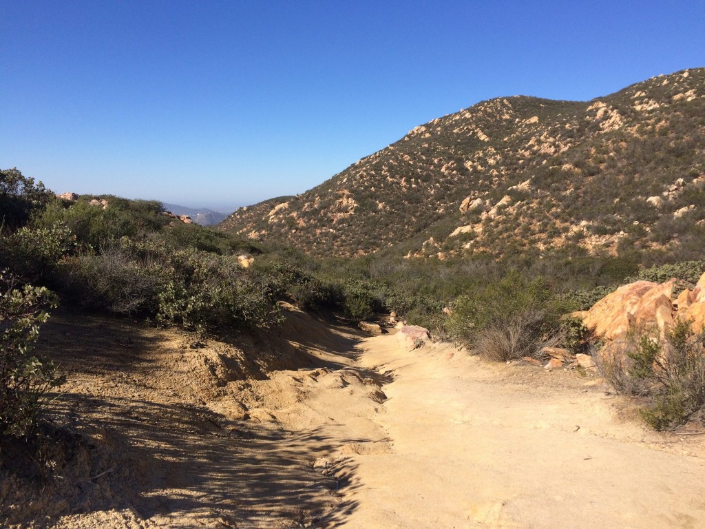 Iron Mountain, San Diego - Dirt Road - HD Wallpaper 