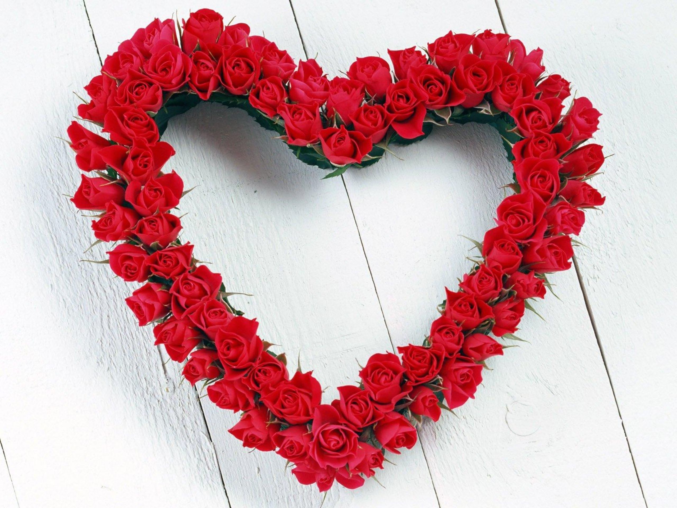 Heart Shaped Red Rose Flower Arrangement Hd Wallpaper - Hair Salon Valentine's Day - HD Wallpaper 