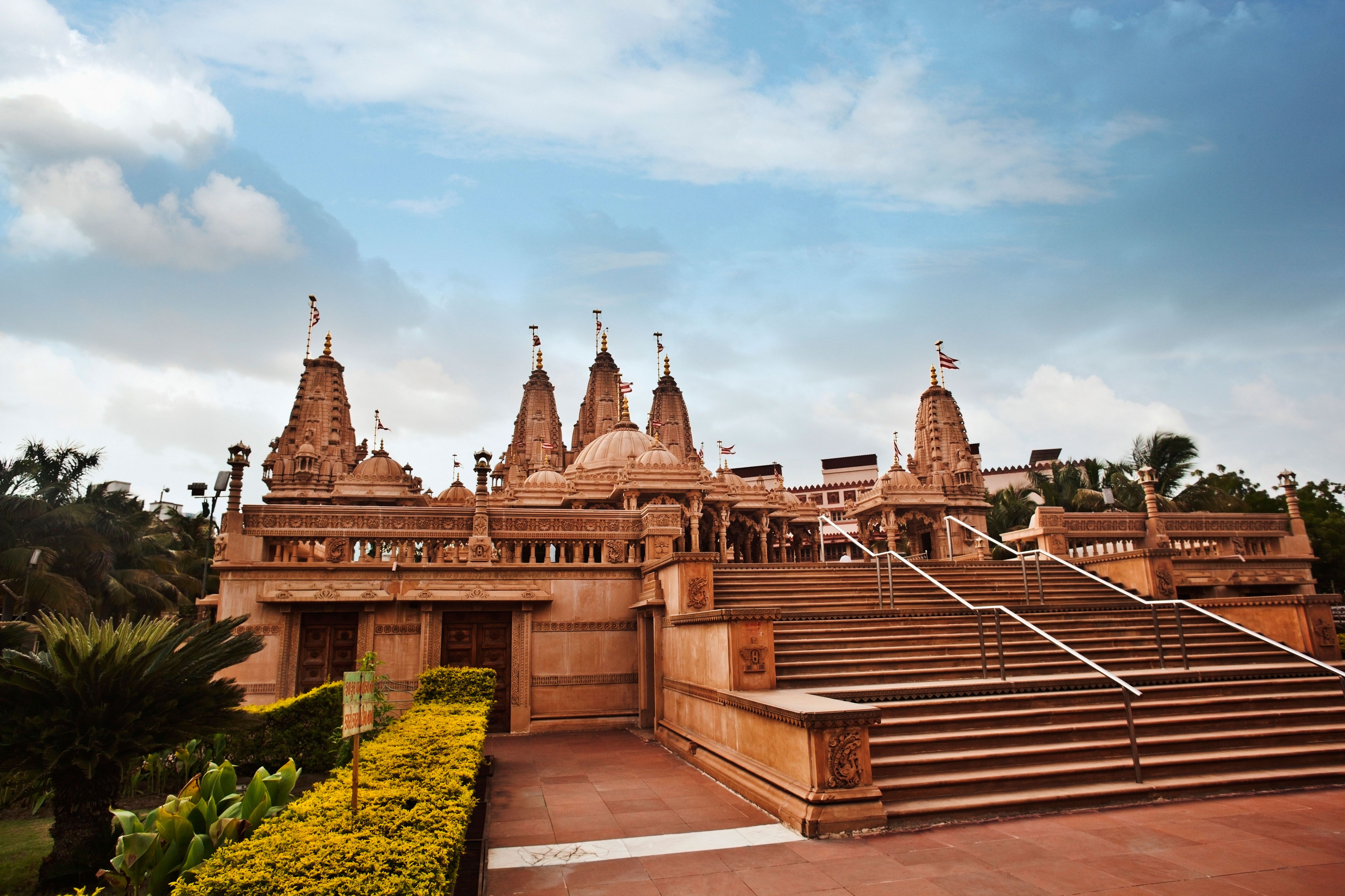 Find Cheap Flights From California To Rajkot - Swaminarayan Temple Rajkot - HD Wallpaper 