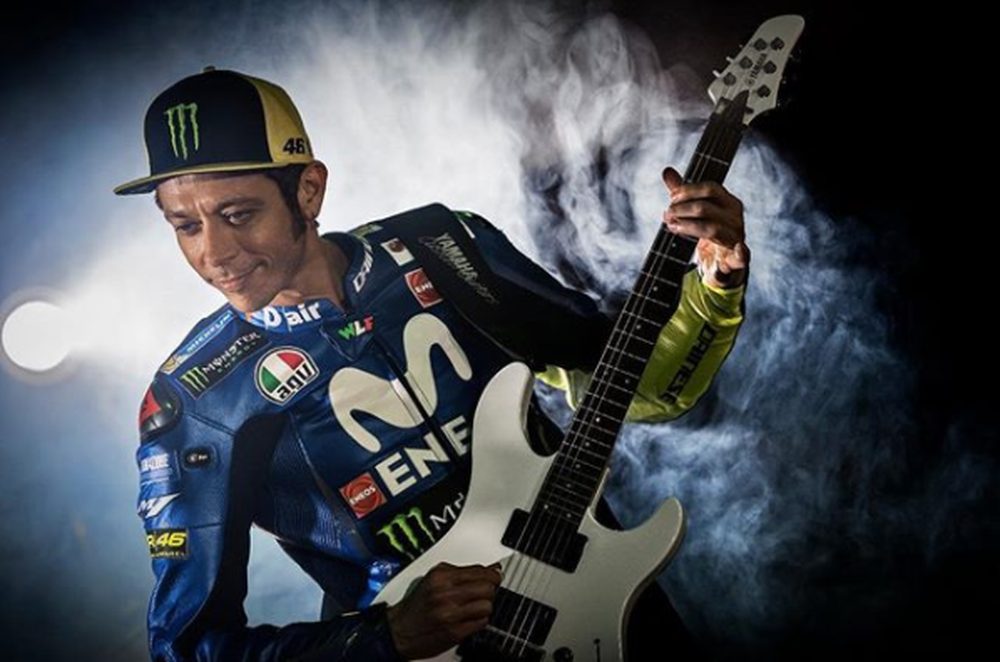 Download Valentino Rossi Image - Valentino Rossi Guitar - HD Wallpaper 