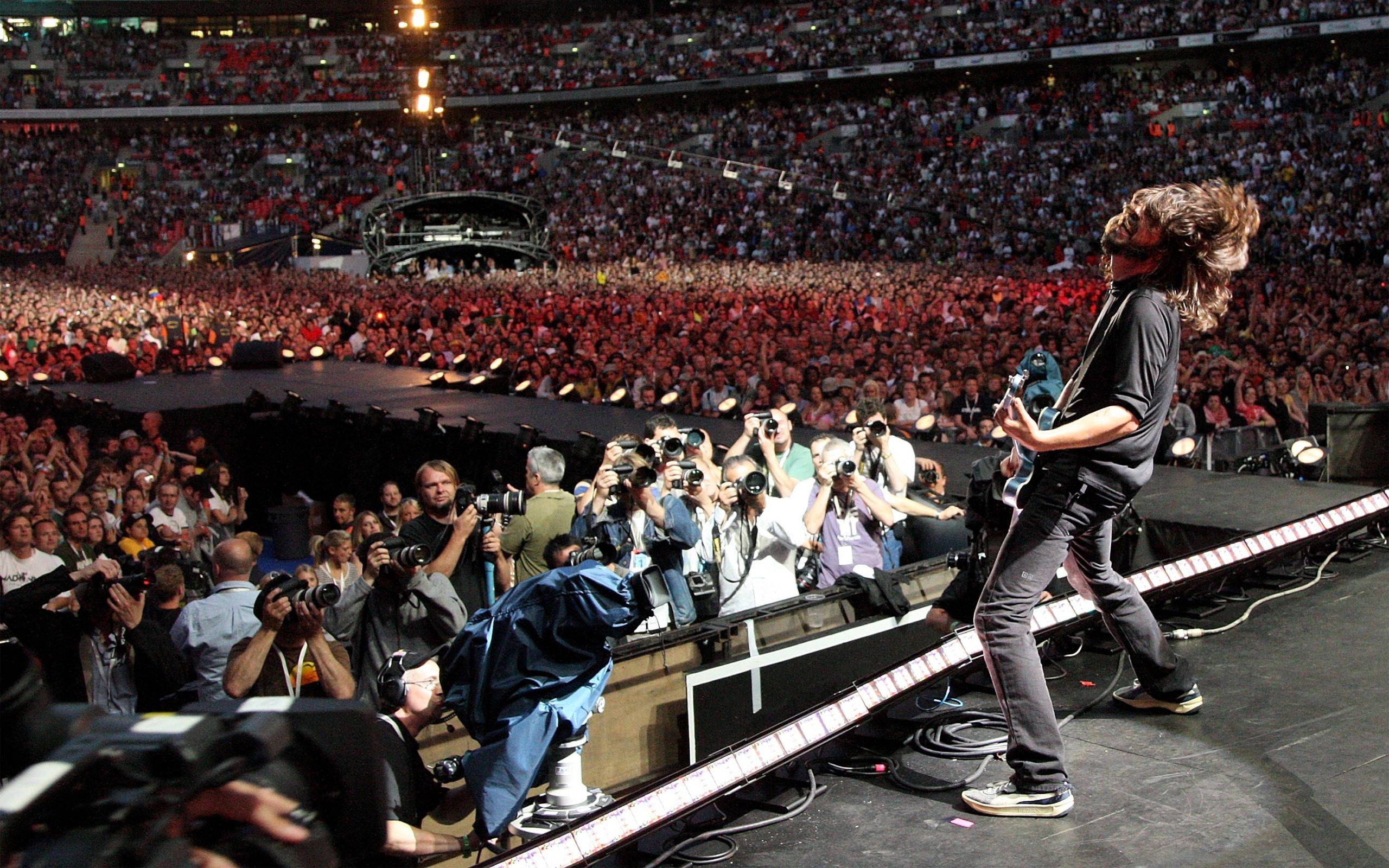 Dave Grohl Live - HD Wallpaper 