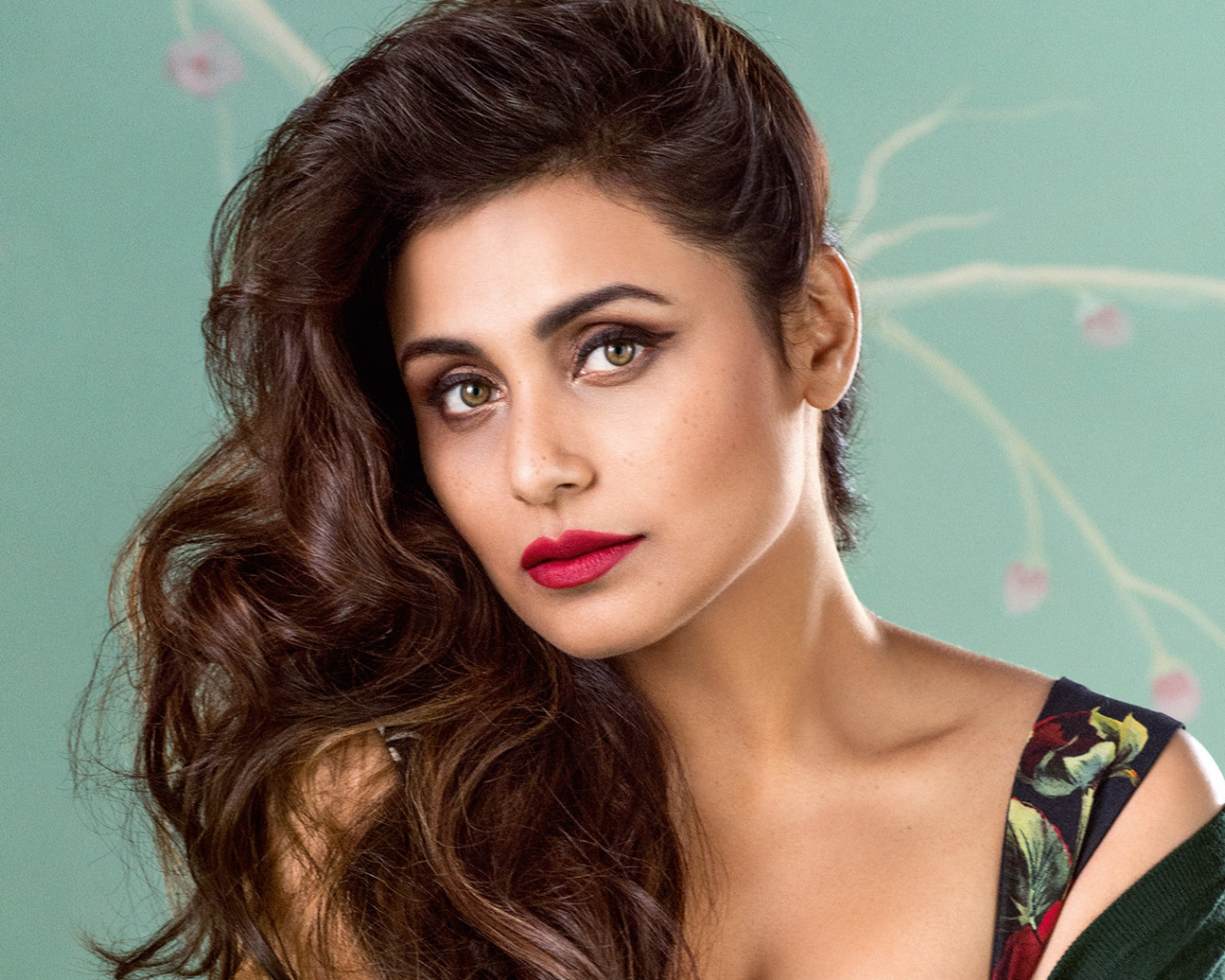 Rani Mukerji, Bollywood, Actress, 2018, Wallpaper - Rani Mukherjee Red Lips - HD Wallpaper 