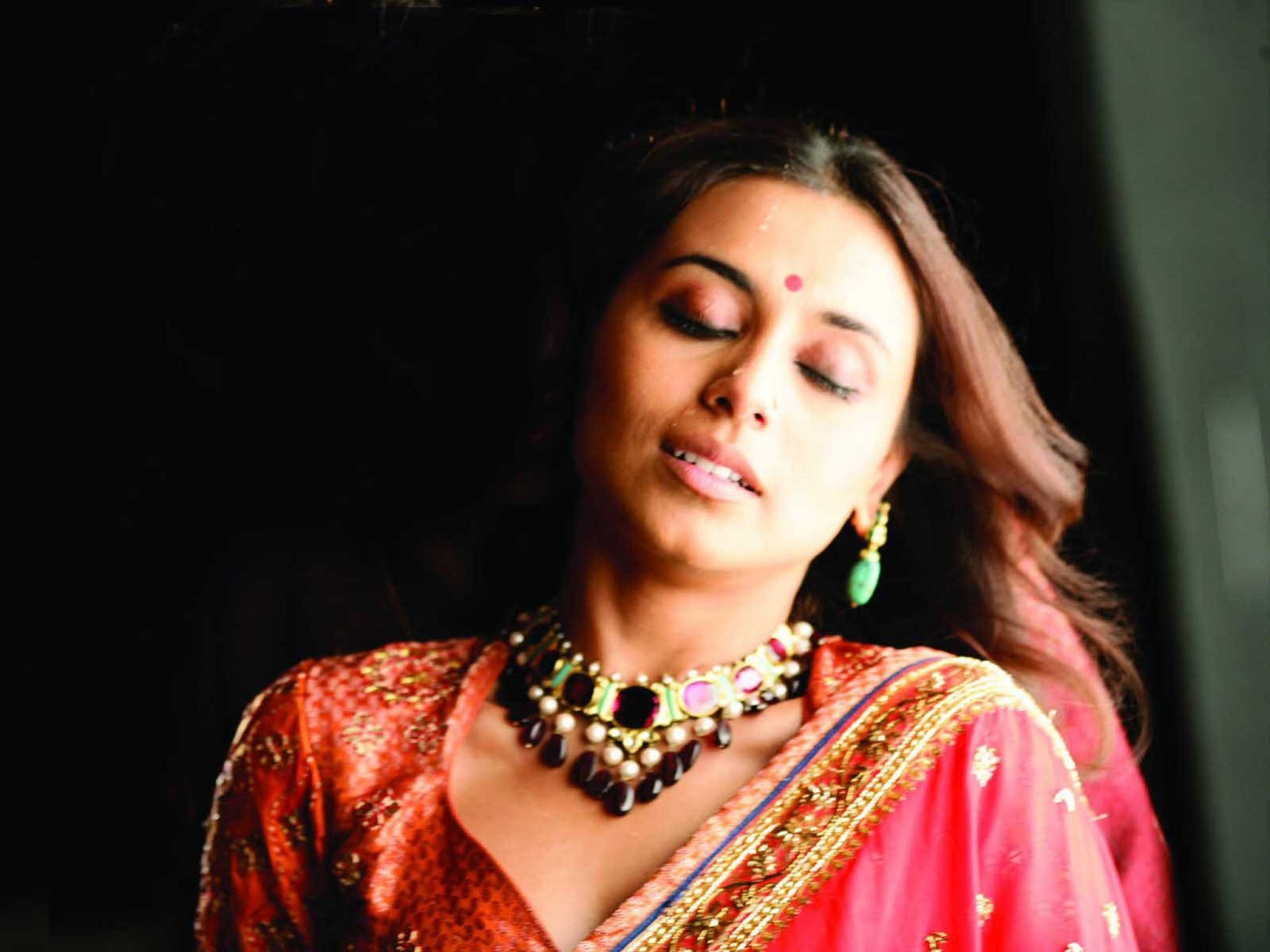 Paheli Movie Rani Mukherjee - HD Wallpaper 