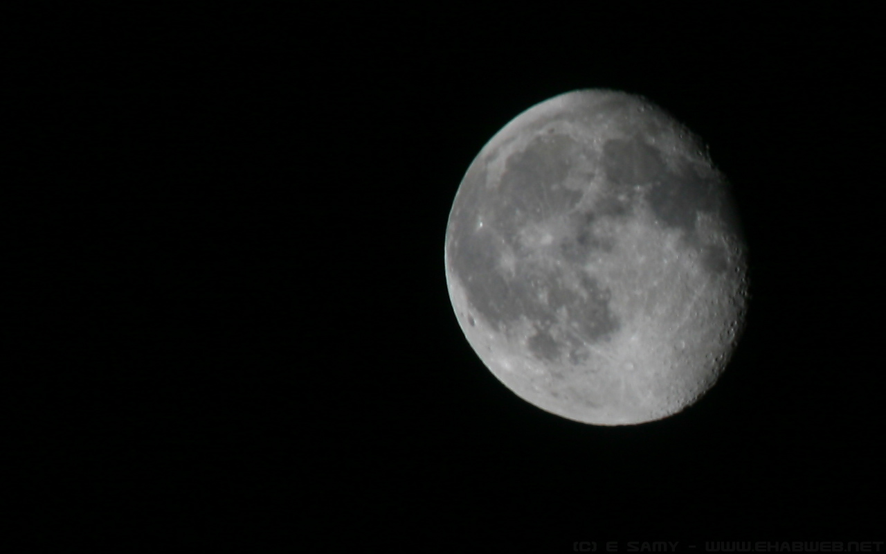 Medium Shot Of Moon - HD Wallpaper 