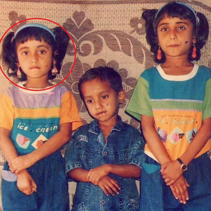 Rani Chatterjee With Her Siblings In Her Childhood - Rani Chatterjee Ka Husband Kaun Hai - HD Wallpaper 