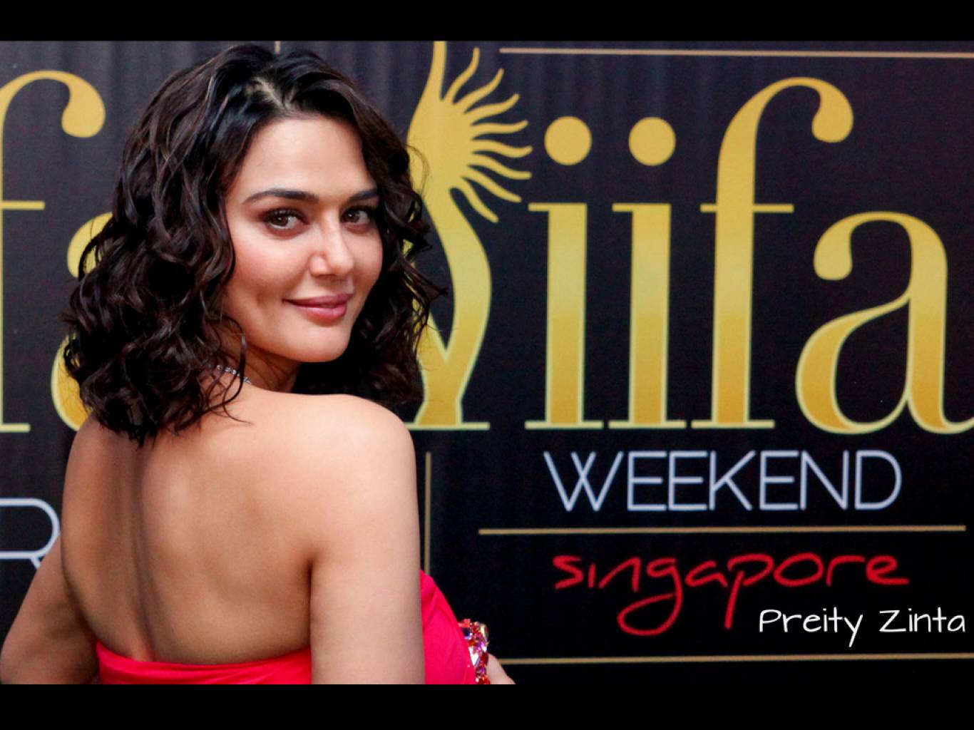Preity Zinta Wallpapers - Photo Shoot - HD Wallpaper 