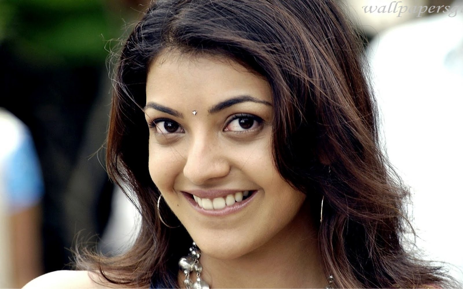 Kajal Agarwal ~ Hd Wallpapers - Kajal Agarwal Cute Hd - HD Wallpaper 