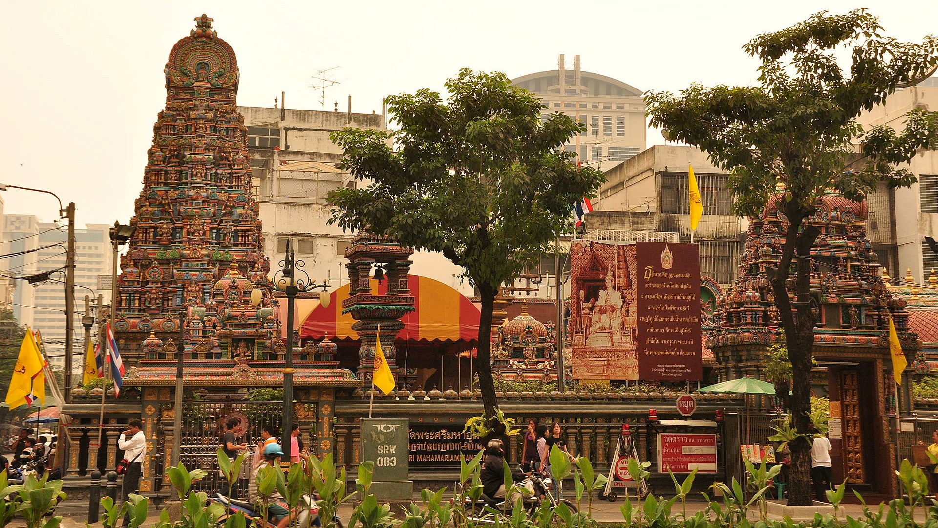 Sri Mariamman Hindu Temple In Singapore - Hindu Temple In Bangkok Thailand - HD Wallpaper 