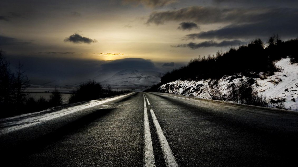 Download Wallpaper Black Night And Dark Road In Winter - Highway Wallpaper Hd - HD Wallpaper 