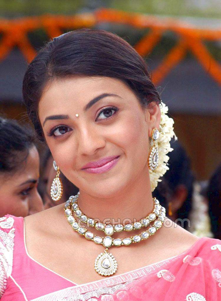 Kajal Agarwal In Saree - HD Wallpaper 