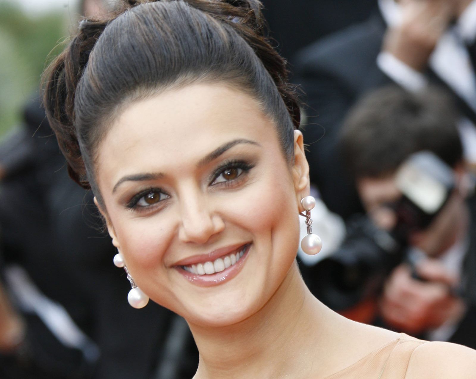 Beautiful Smile Cute Preity Zinta - 1600x1275 Wallpaper Beautiful Smile Cute Preity Zinta - 1600x1275 Wallpaper