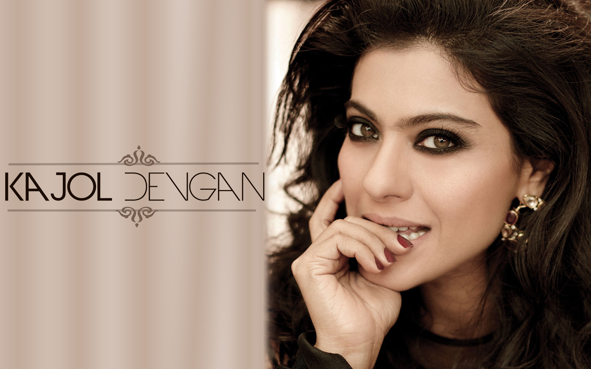 Kajol Wallpaper Desktop On Hd Wallpaper - بازیگر هندی زن کاجول - HD Wallpaper 