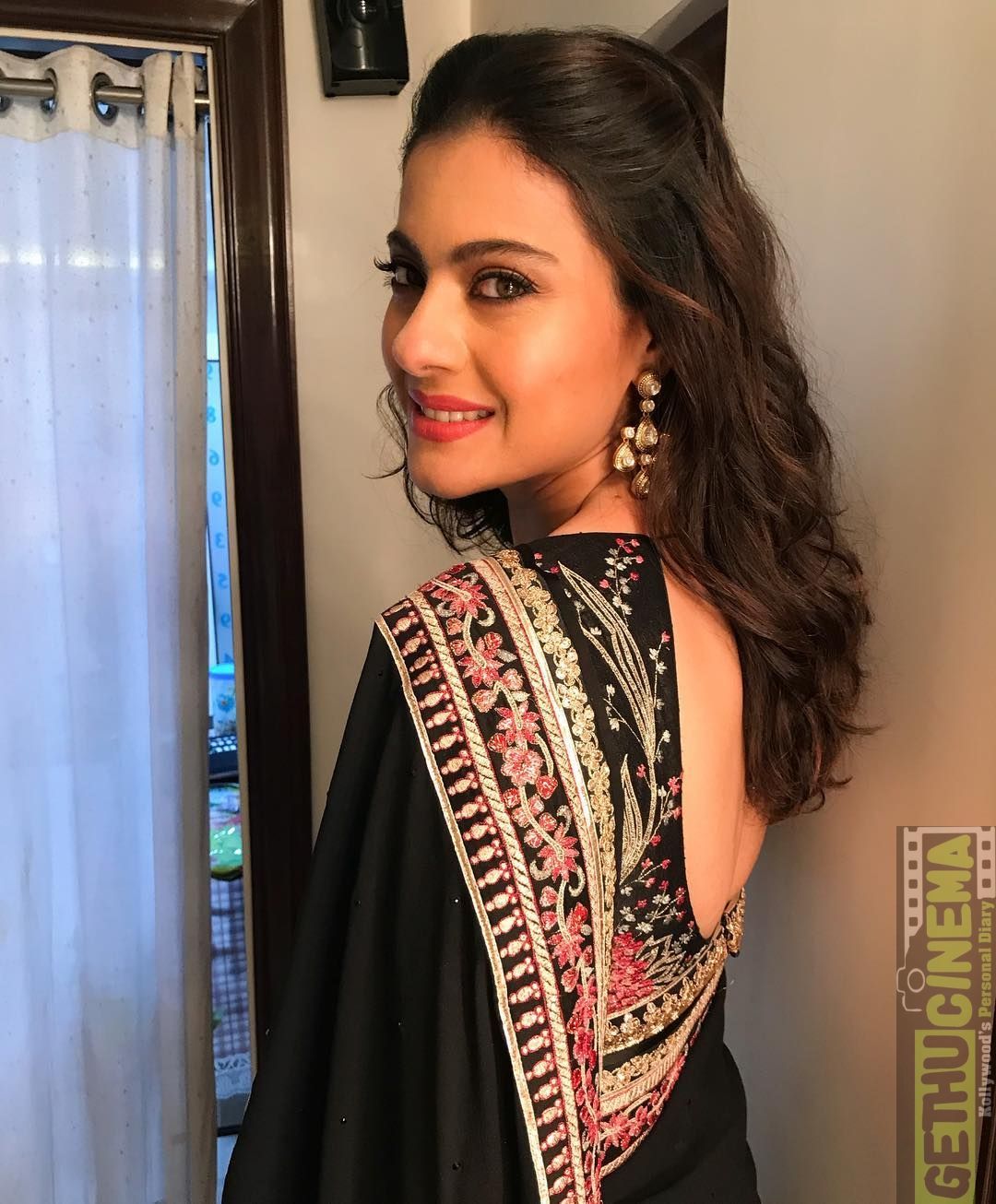 Kajol Latest - HD Wallpaper 