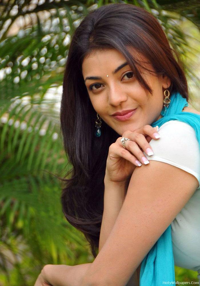 Kajal Agarwal Pics In Darling Movie - HD Wallpaper 