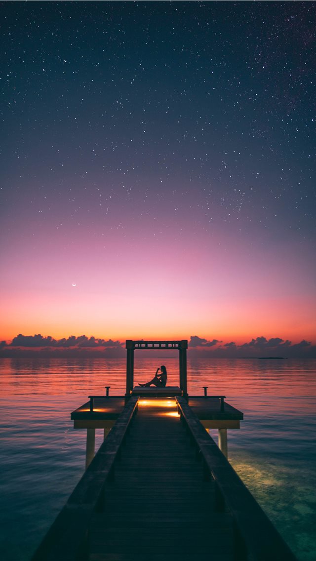 A Starry Night In The Maldives A Surreal Moment Iphone - Max Oazo Close To Me - HD Wallpaper 