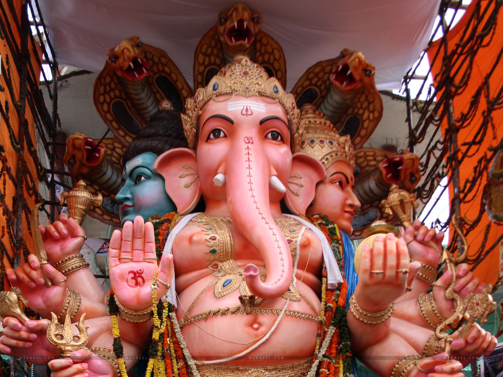 Lord Ganesh Wallpaper By Anaxila - Biggest Ganpati In India 2019 - HD Wallpaper 
