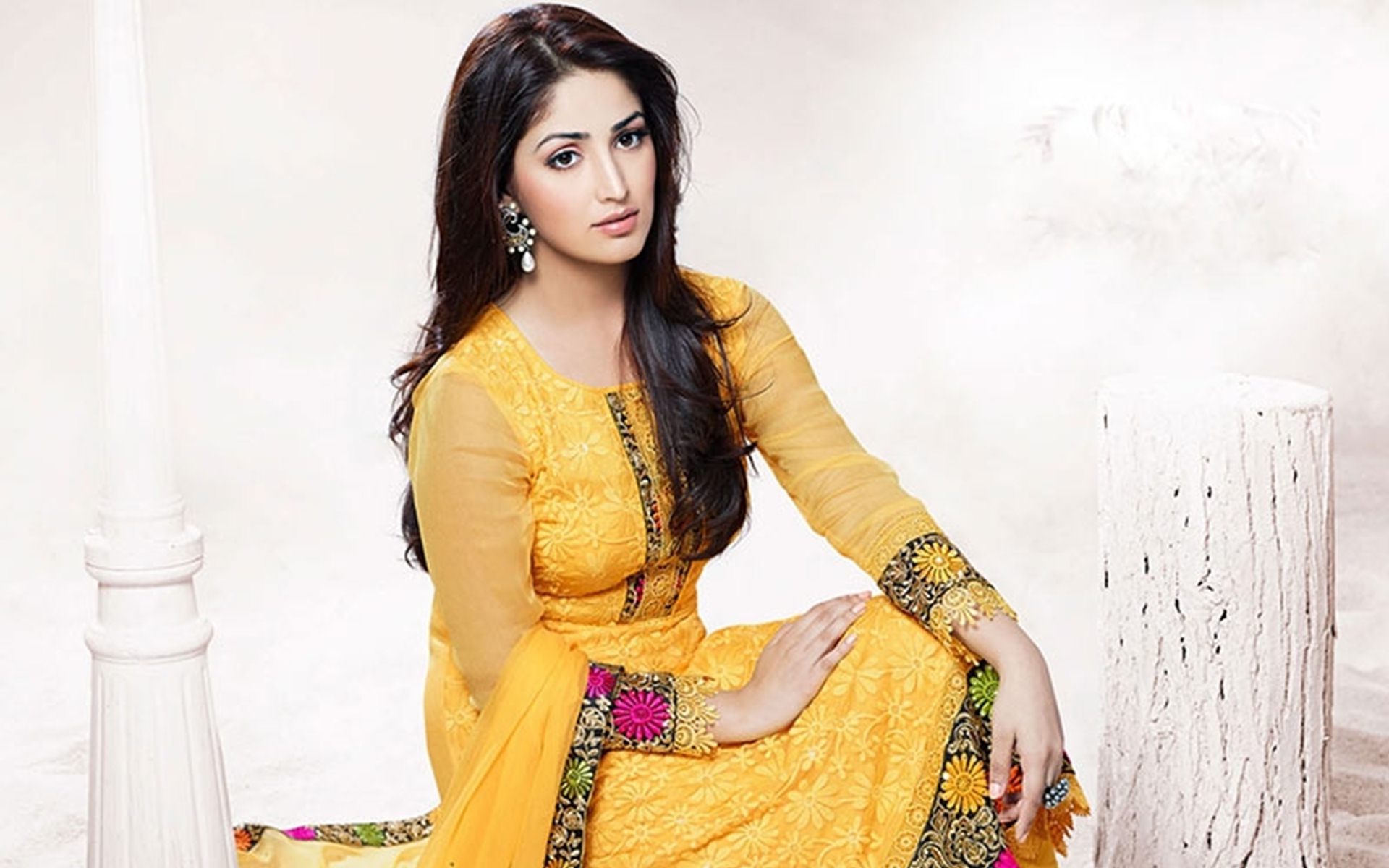 Yami Gautam Hd Desktop Wallpaper - HD Wallpaper 