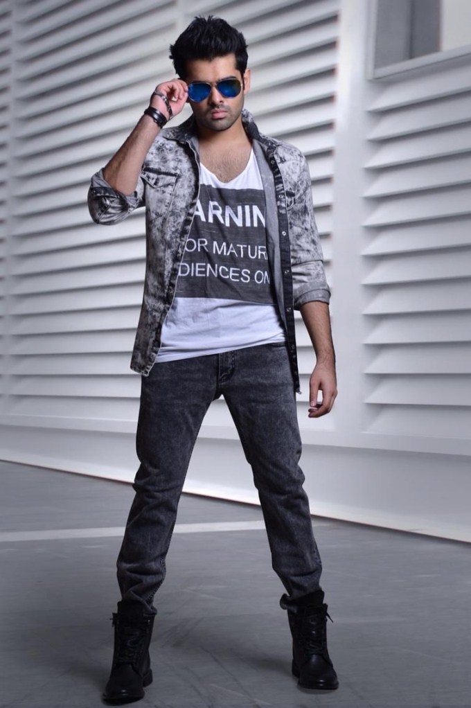 Hero Ram In Pandaga Chesko - HD Wallpaper 