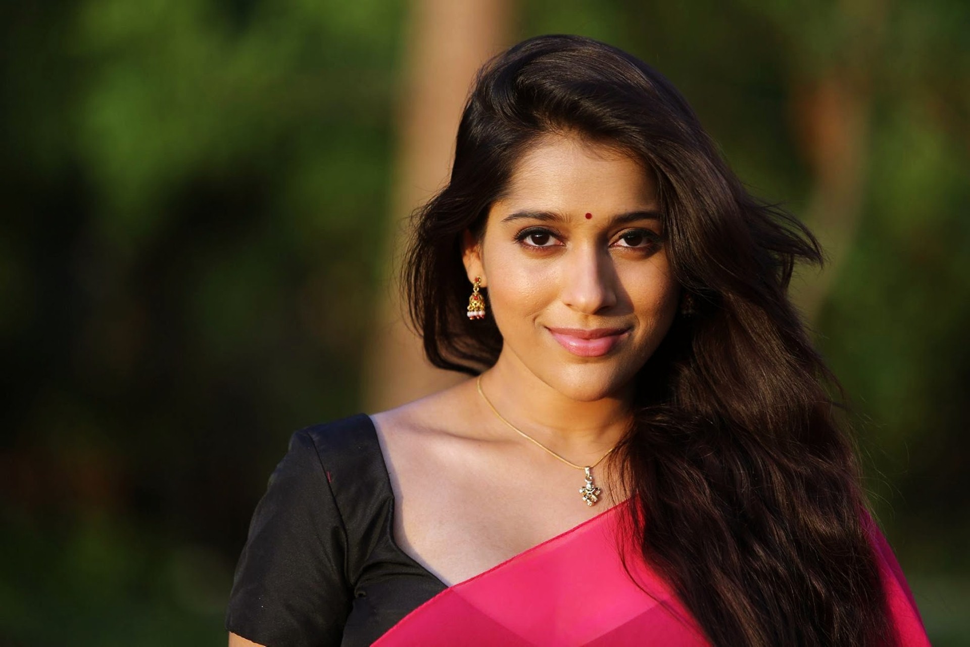 Rashmi Gautam 2016 Wallpaper - HD Wallpaper 