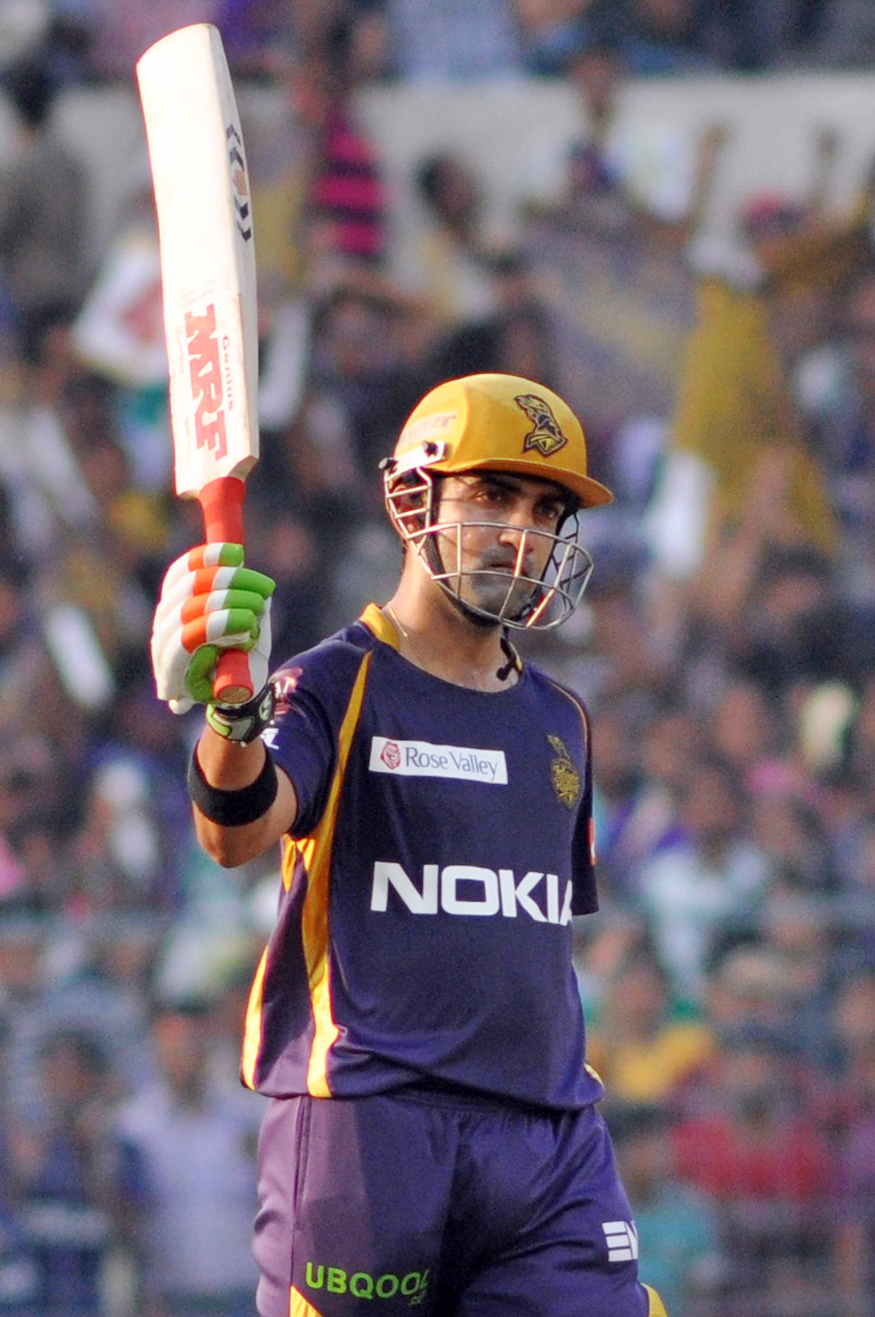 Gautam Gambhir Acknowledges The Crowd After Scoring - Gautam Gambhir Ipl Kkr - HD Wallpaper 