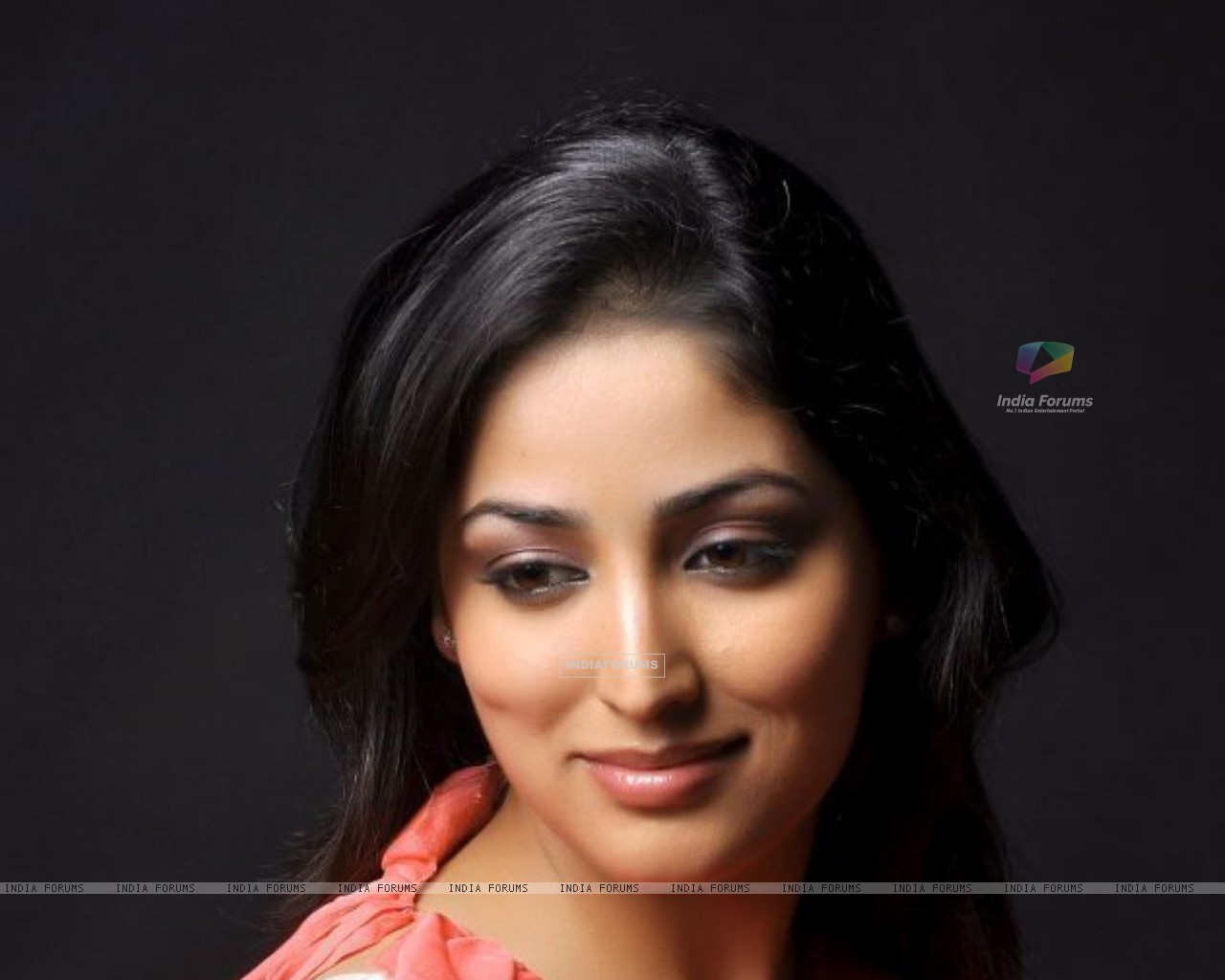 Yami Gautam Hot And Sexy - HD Wallpaper 